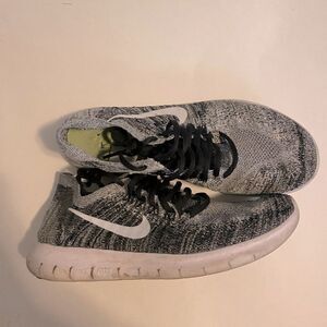 Nike womans Free RN Flyknit 2016 Oreo black white athletic Shoes sneakers 9